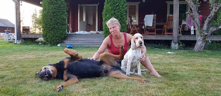 Veronica Hedlund med Samson och Buster Hela hunden friskvård och rehabilitering